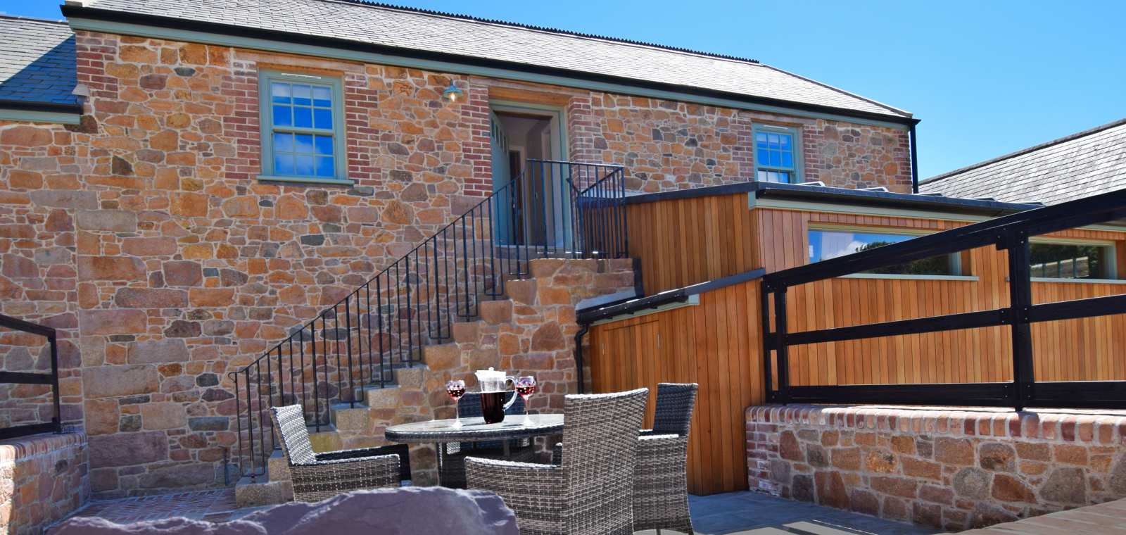 Luxury self-catering in Jersey - La Cachette Rose - Macoles Ref 8526-8411