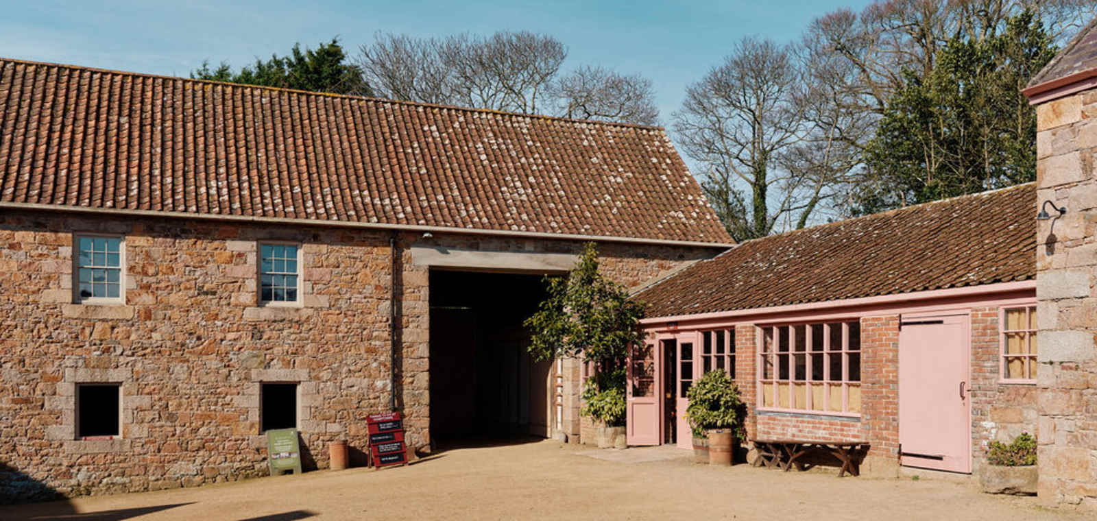 Cider Barn Apartment at Hamptonne