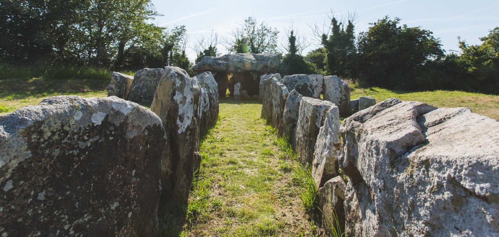 A view of the dolmen at La Pouquelaye de Faldouet