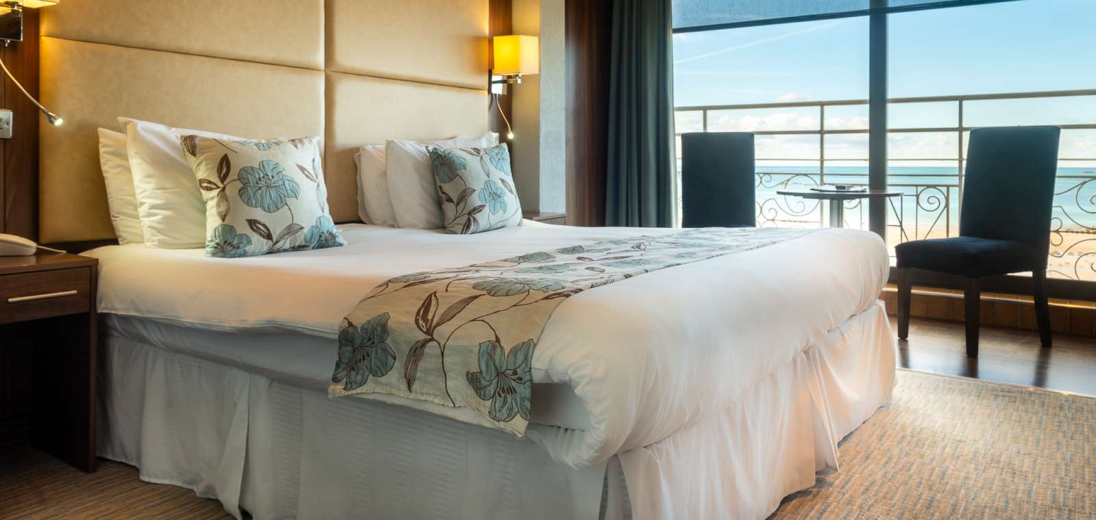 King bedroom with spectacular views over the bay