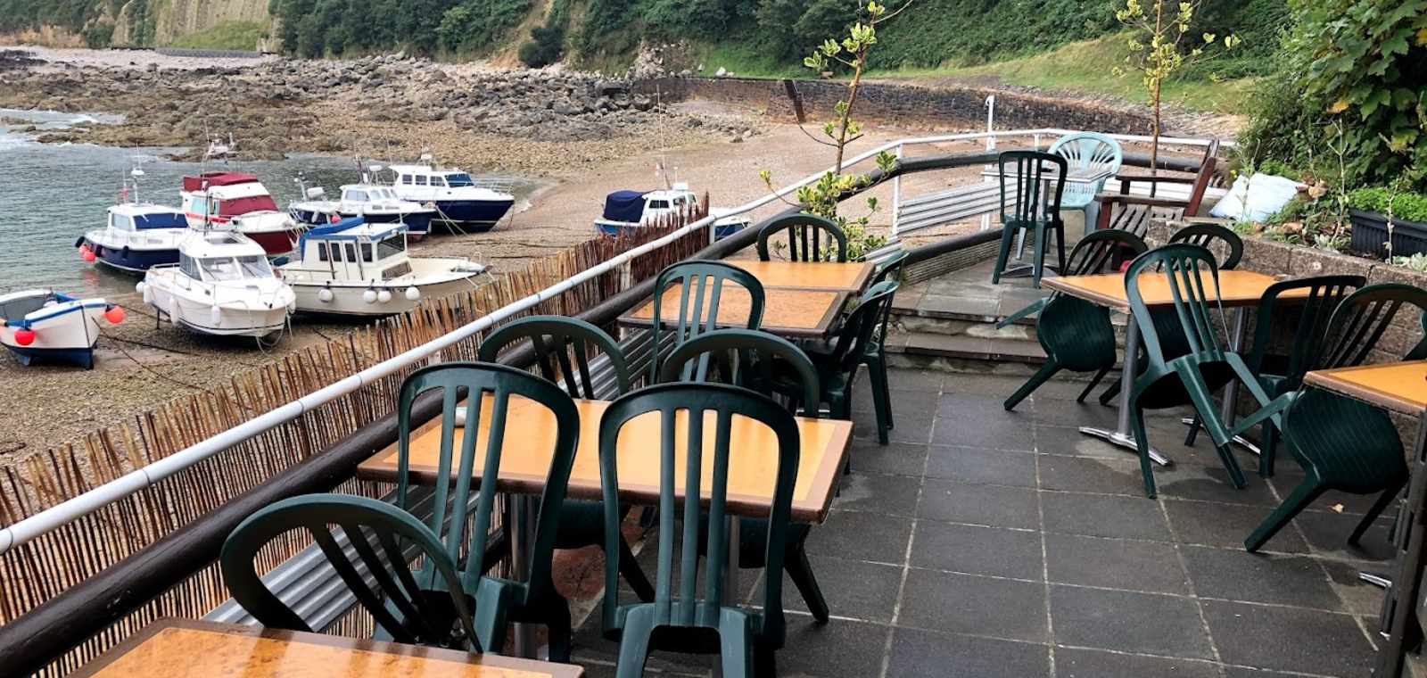 Bonne Nuit Beach Café