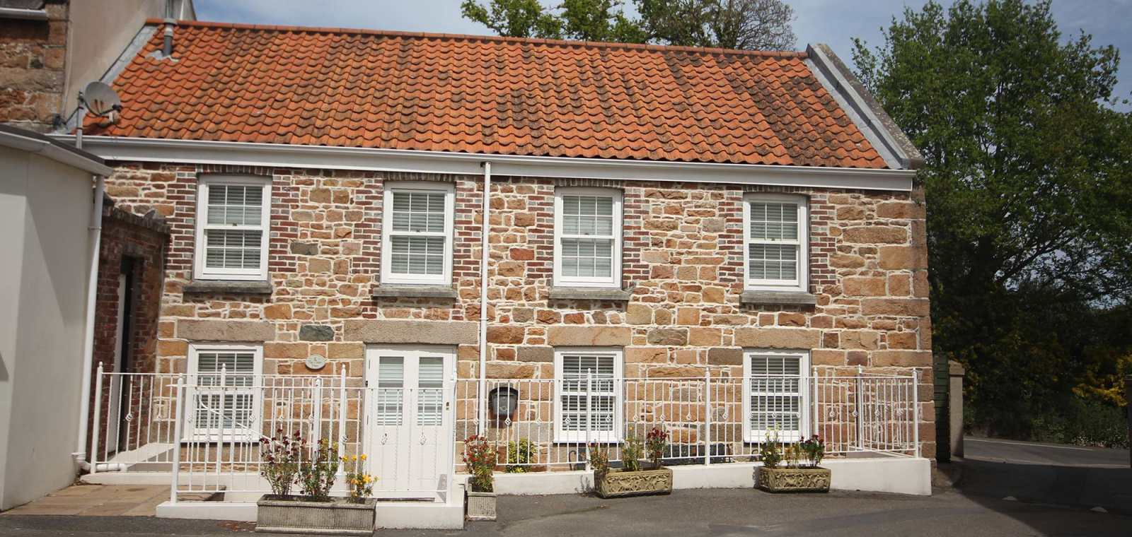 Luxury Self-Catering Cottages at La Haule Manor