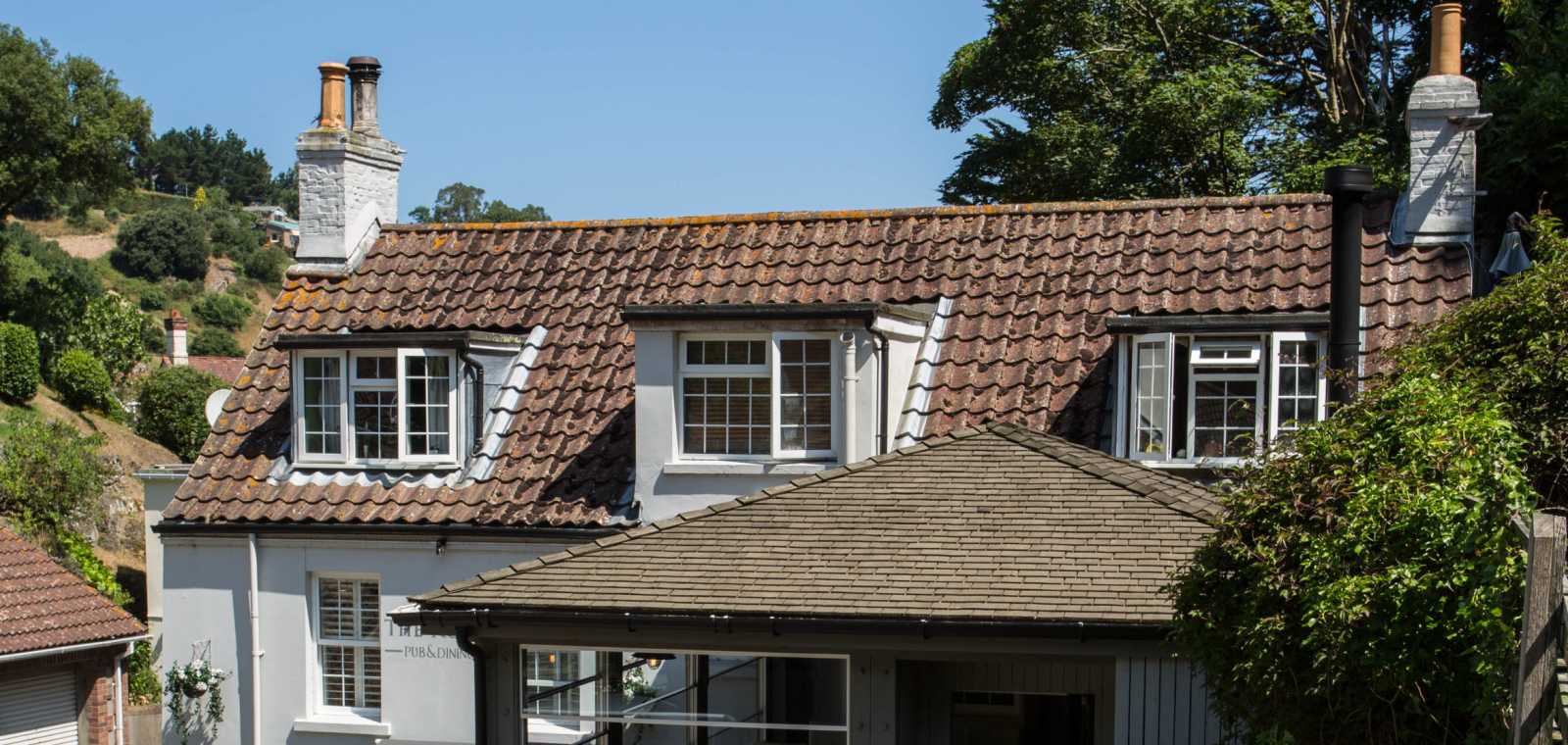 The Rozel Pub and Dining / Exterior