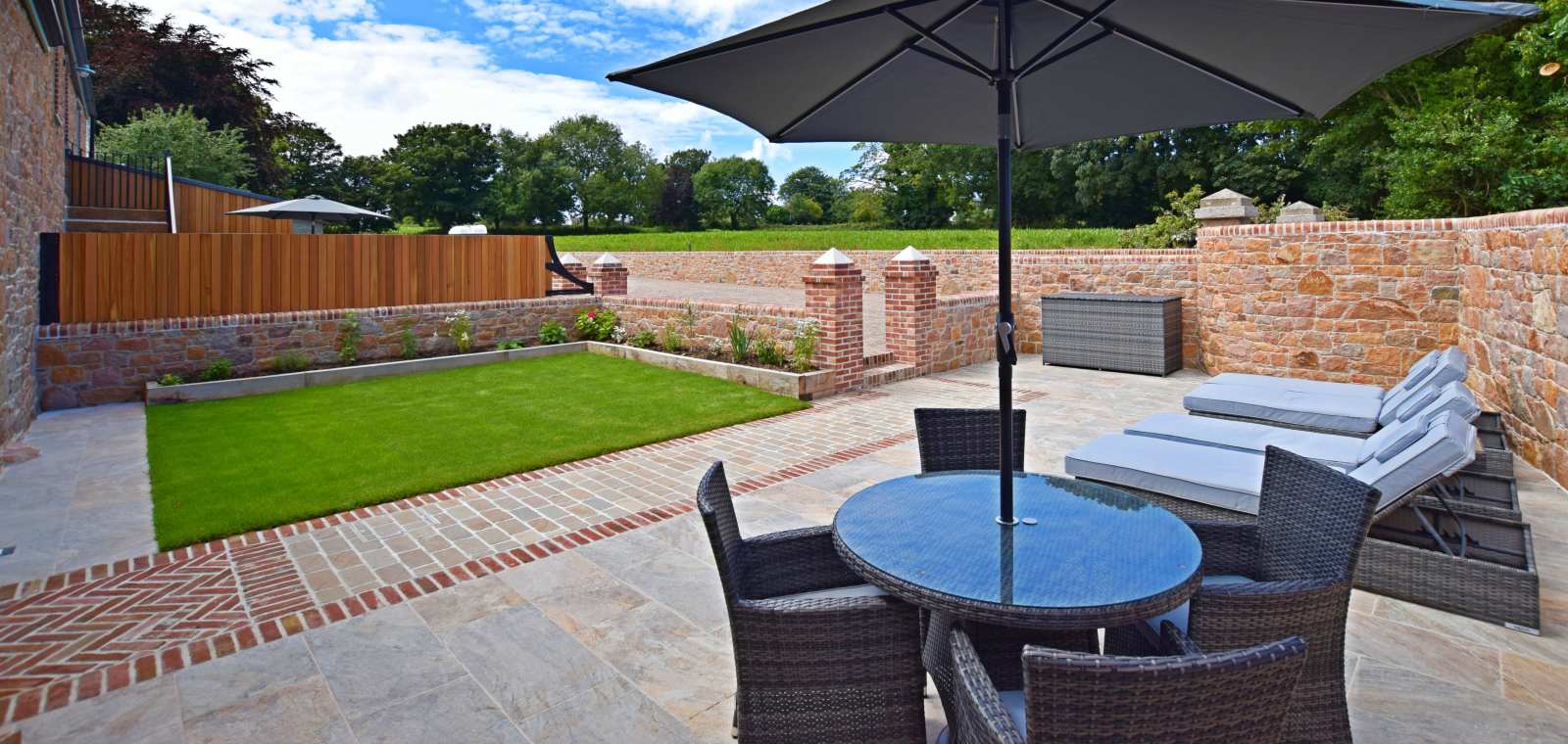 L'Abri Marie Barn Conversion - Google Macoles 8526-7411 for more details