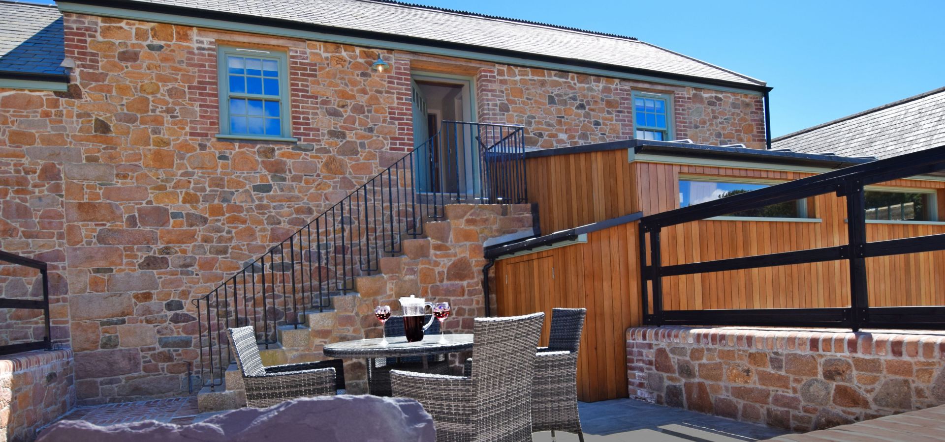 Luxury self-catering in Jersey - La Cachette Rose - Macoles Ref 8526-8411