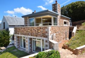 Villa De La Croix - 4 Bedrooms - by Macoles, Jersey