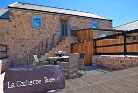 Luxury self-catering in Jersey - La Cachette Rose - Macoles Ref 8526-8411