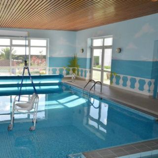 Accessible swimming pool