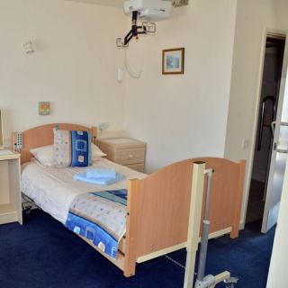 Accessible twin bedroom