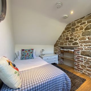 Single bedroom. A cot is available on request.