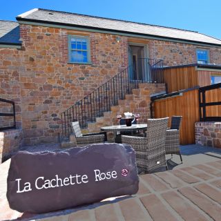 Luxury self-catering in Jersey - La Cachette Rose - Macoles Ref 8526-8411