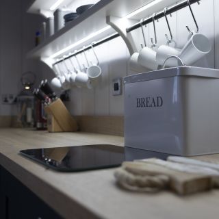 Kitchen features