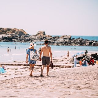 Couple walking along the beach at Green Island