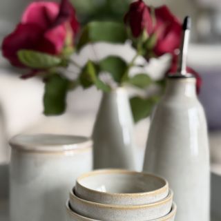 Small bowls, oil dispenser and lidded pot