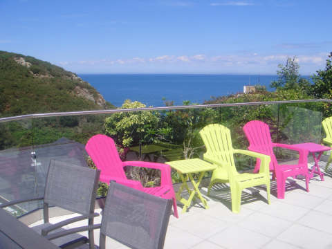Balcony 2 bed Sea View Apt