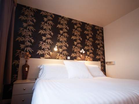 Norfolk Hotel Double bedroom