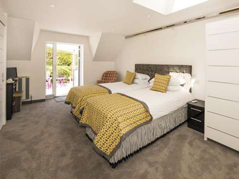 Double bedroom 1