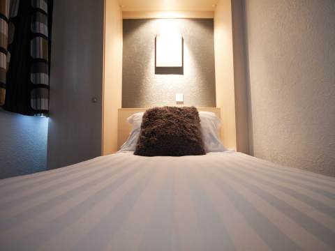 Norfolk Hotel single bedroom