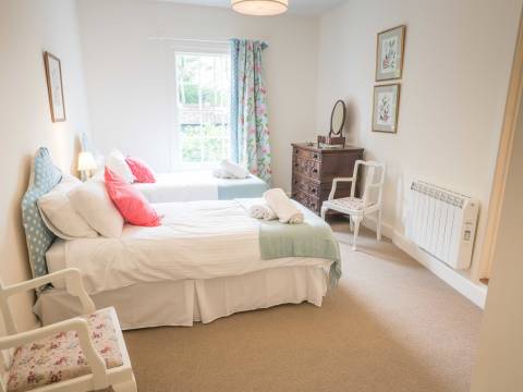 Twin bedroom