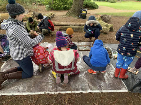 Creating pictures with natural resources to photograph