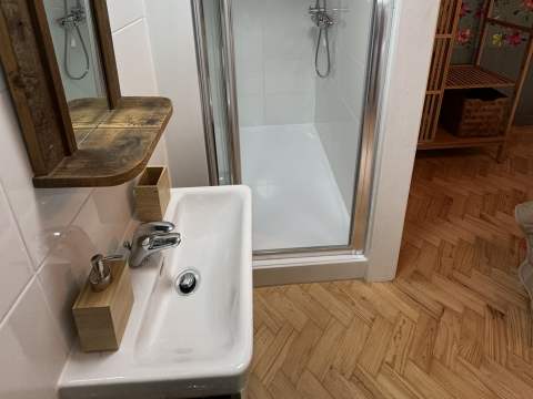 Connie's Corner ensuite