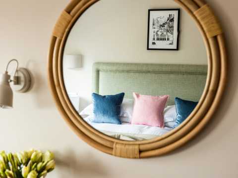 The Moorings Room Features
