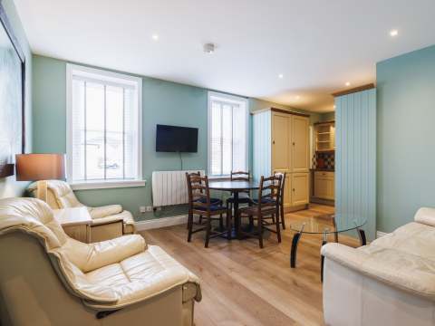 Langtry Lounge/Kitchen