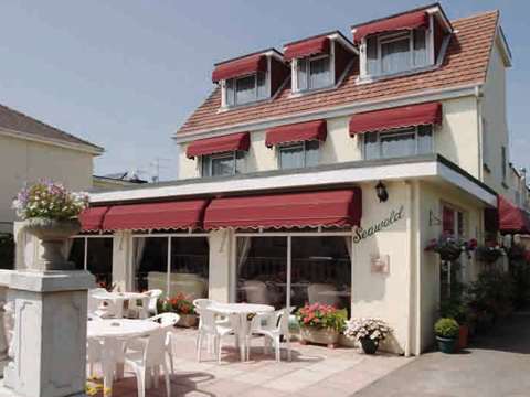 Property entrance and al fresco dining