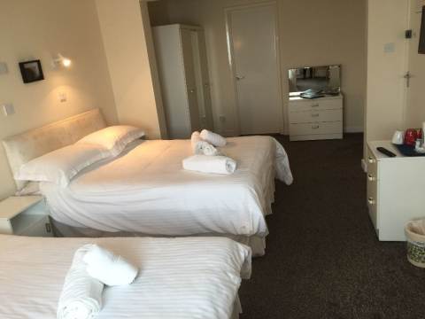 Large twin bedroom