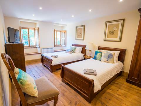 Twin bedroom