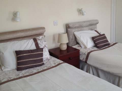 Twin bedroom