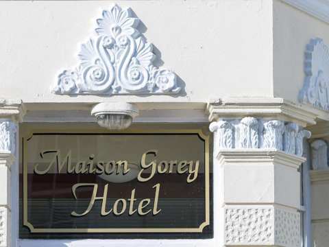 Maison Gorey entrance