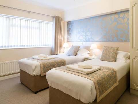 Twin bedroom
