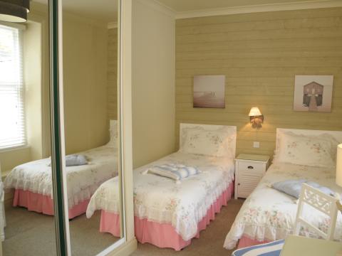 Twin bedroom