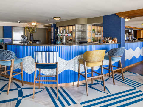 La Brise Kitchen, Bar & Coffee Shop