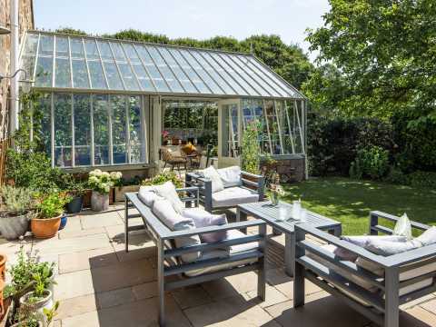 Garden and greenhouse - shared relaxation area