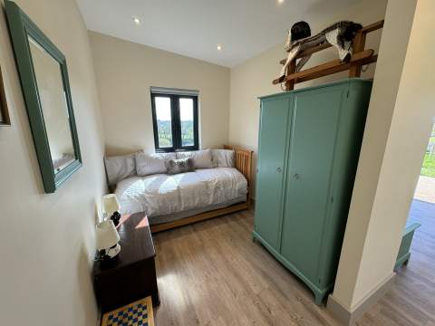 2 single beds