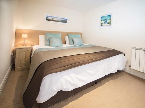 Twin bedroom