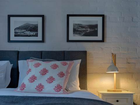 Bed feature