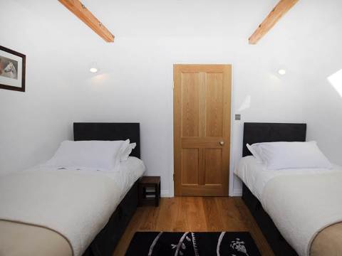 Twin bedroom