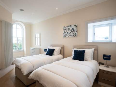 Twin bedroom