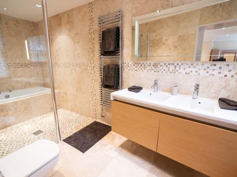 Master en-suite