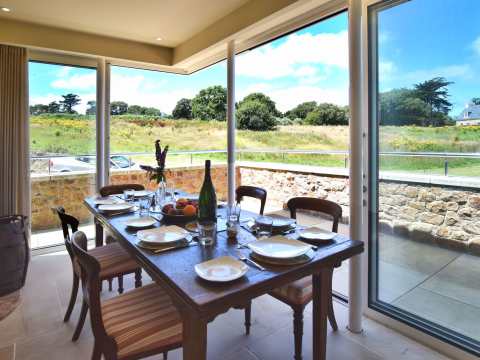 Fine Dining at Villa De La Croix