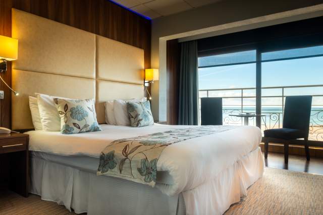 King bedroom with spectacular views over the bay