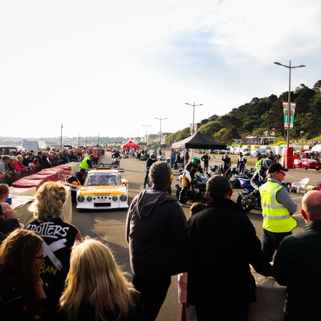 The crowd assembles at pit exit for the beginning of the Victoria Avenue Sprint