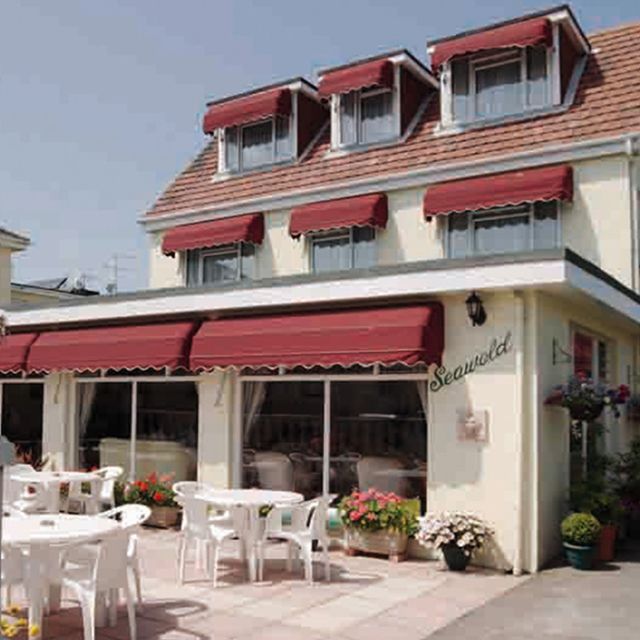 Property entrance and al fresco dining