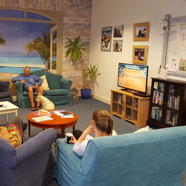 guest lounge