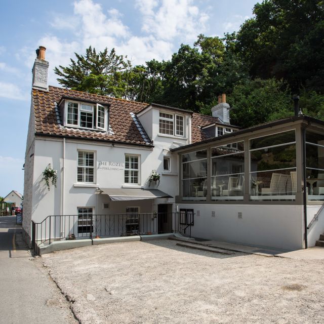 The Rozel Pub and Dining / Exterior