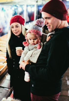 A family at a Christmas market