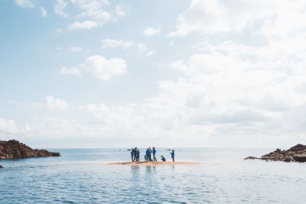 Groupe en excursion aux Minquiers